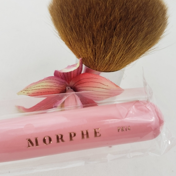 Morphe PK14 Tapered Powder Brush - Picture 4 of 7